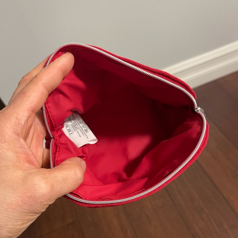 Dior red cosmetics pouch to shoulder bag - Picture 11 of 14